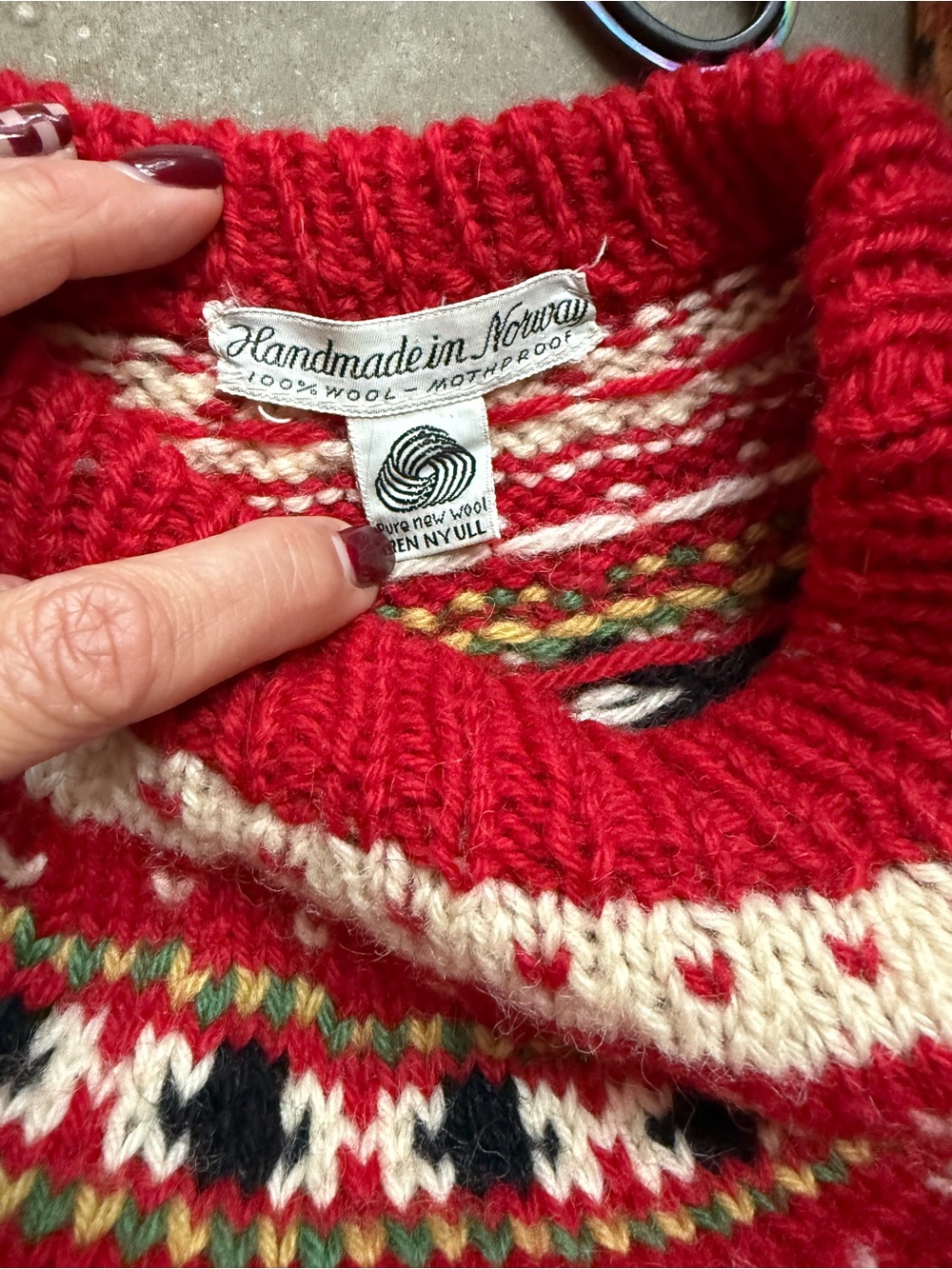 Vintage Hand Knit in Norway Sweater Women Sz M/L Red Pure Wool Fair Isle Nordic - Picture 4 of 6